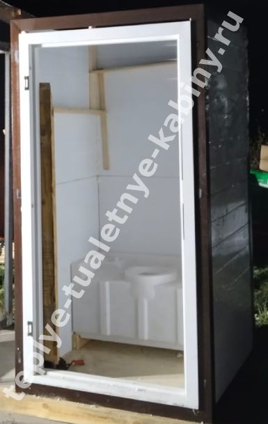 установка внутренних комплектующих теплой туалетной кабины