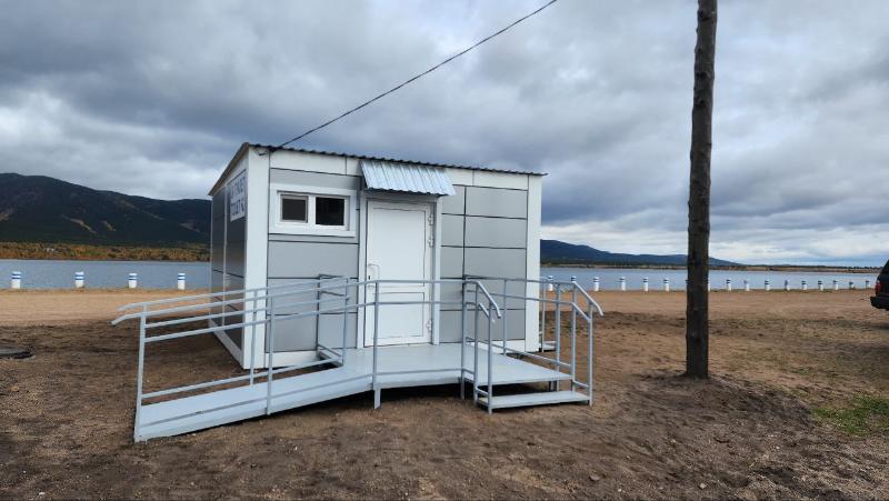 В Бурятии установили теплые туалеты в самых популярных местах отдыха туристов